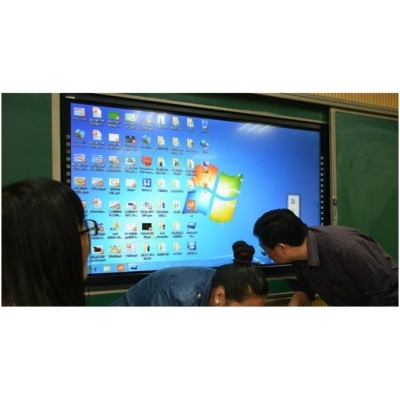 喀纳依买里村小学应用多媒体教学班班通一体机