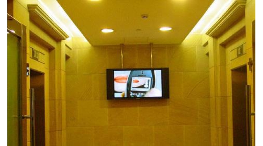 广东顺德建设银行壁挂式液晶广告机案例